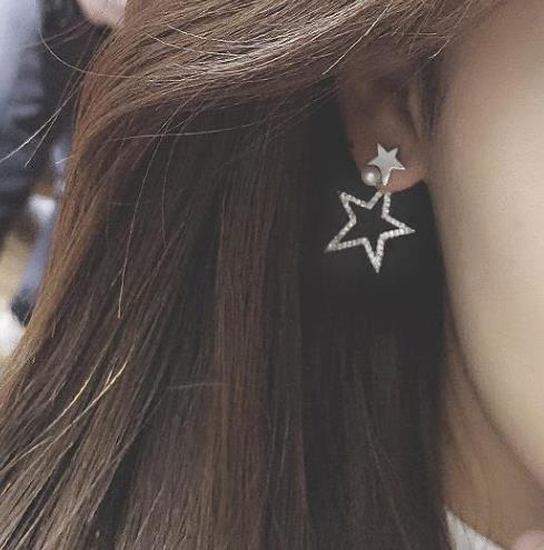 明星同款五角星镶钻耳钉:演绎优雅淑女情怀(图) 明星同款五角星镶钻耳钉:演绎优雅淑女情怀(图)