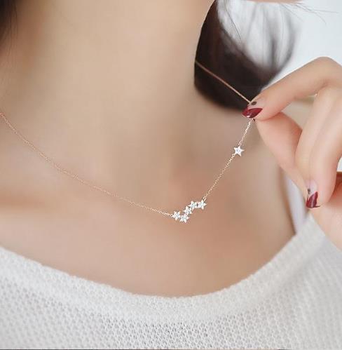 明星同款五角星镶钻耳钉：演绎优雅淑女情怀（图）