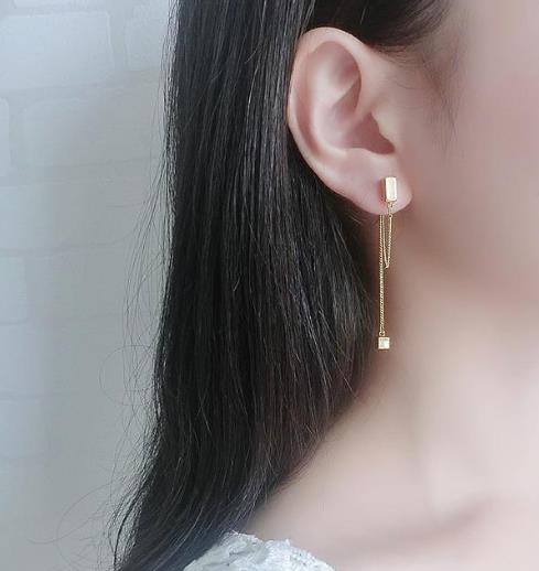 明星同款五角星镶钻耳钉：演绎优雅淑女情怀（图）