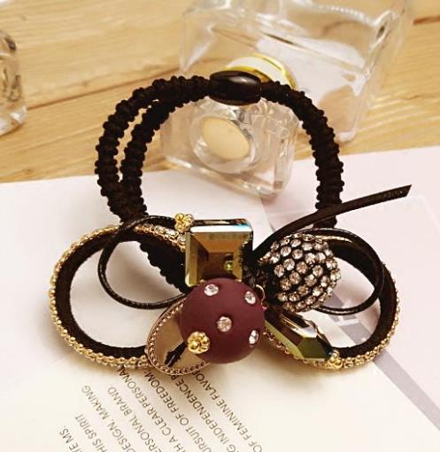 韩国蝴蝶结发绳头饰搭配：优雅女人味头饰推荐（图）
