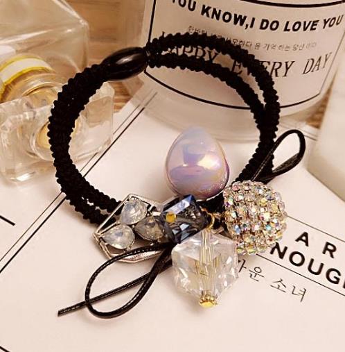 甜美皇冠水钻发箍：时尚又减龄水钻发箍推荐（图）