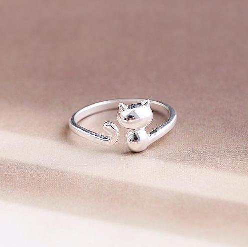 钛钢镀镂空花朵尾戒搭配：时尚百搭尾戒分享（图）