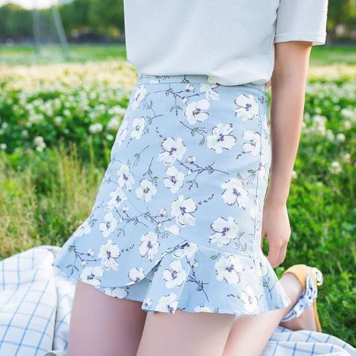 高腰包臀鱼尾裙搭配雪纺衫：打造夏日时尚优雅风格