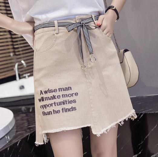 高腰包臀鱼尾裙搭配雪纺衫：打造夏日时尚优雅风格