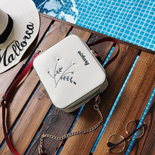 刺绣链条方盒小方包2017：新款小方包推荐（图）