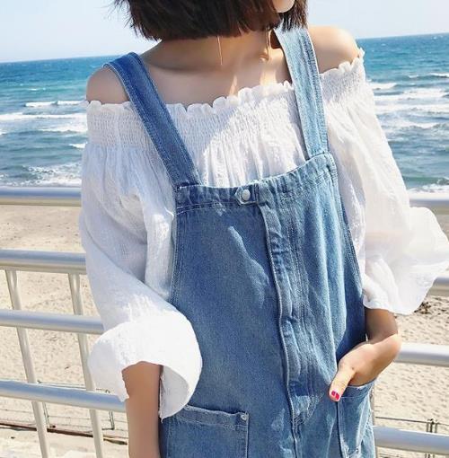 牛仔背带裤怎么搭配：6款背带裤充满青春阳光感