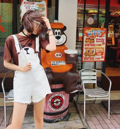 牛仔背带裤怎么搭配：6款背带裤充满青春阳光感