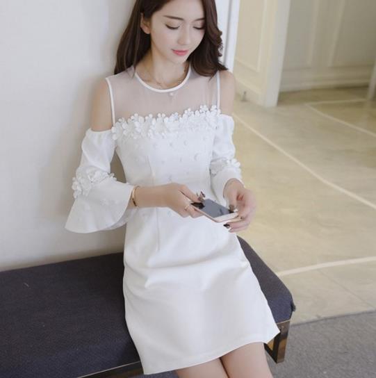 碎花荷叶半身裙搭配雪纺衬衫:打造文艺田园风 碎花荷叶半身裙搭配雪纺衬衫:打造文艺田园风