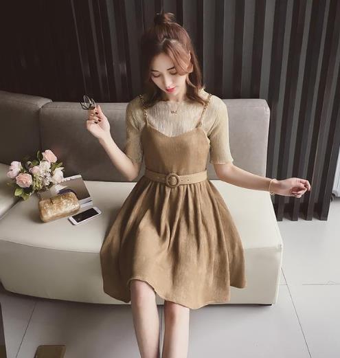 高跟鞋搭配拼接网纱露肩连衣裙:优雅时髦范(图) 高跟鞋搭配拼接网纱露肩连衣裙:优雅时髦范(图)