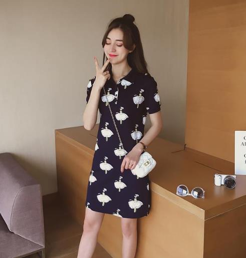 高跟鞋搭配拼接网纱露肩连衣裙：优雅时髦范（图）