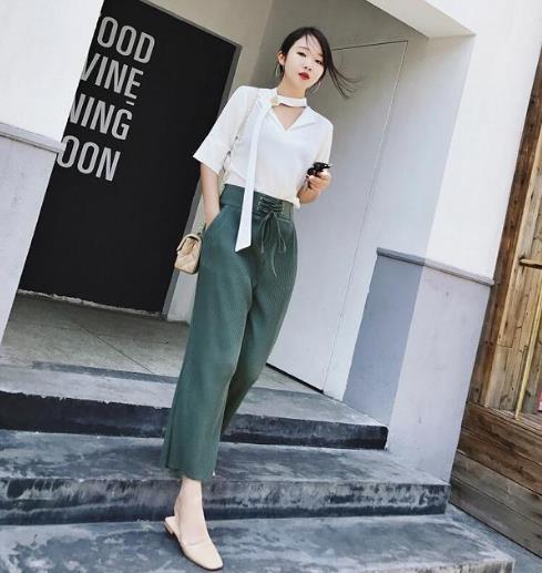 网纱拼接衬衫怎么搭配才能提升气质穿出女人味(图) 网纱拼接衬衫怎么搭配才能提升气质穿出女人味(图)