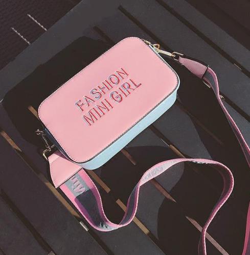 明星同款小方包:5款小方包打造俏皮青春感(图) 明星同款小方包:5款小方包打造俏皮青春感(图)