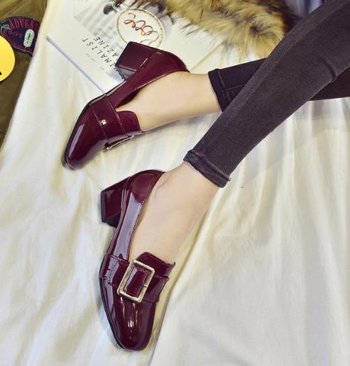 高跟鞋不痛脚的“秘方”：6款方扣方头粗跟鞋推荐（图）