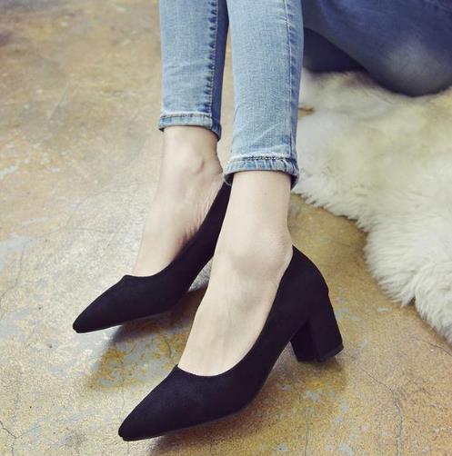 高跟鞋不痛脚的“秘方”：6款方扣方头粗跟鞋推荐（图）