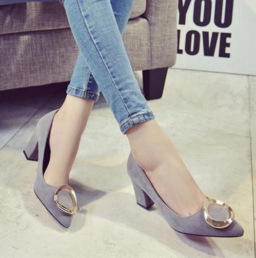 高跟鞋不痛脚的“秘方”:6款方扣方头粗跟鞋推荐(图) 高跟鞋不痛脚的“秘方”:6款方扣方头粗跟鞋推荐(图)