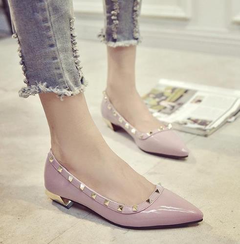 高跟鞋不痛脚的“秘方”:6款方扣方头粗跟鞋推荐(图) 高跟鞋不痛脚的“秘方”:6款方扣方头粗跟鞋推荐(图)