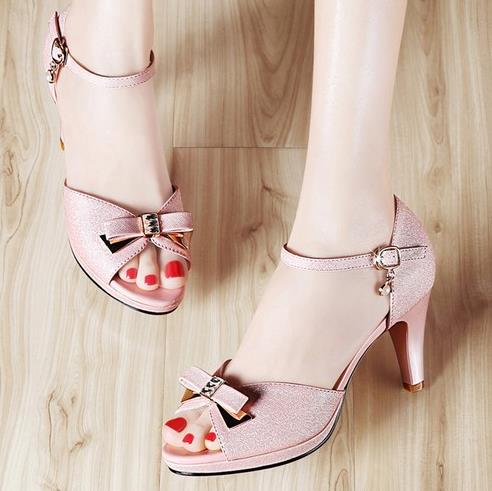 百搭鱼嘴细跟高跟鞋推荐：性感小女人高跟鞋搭配