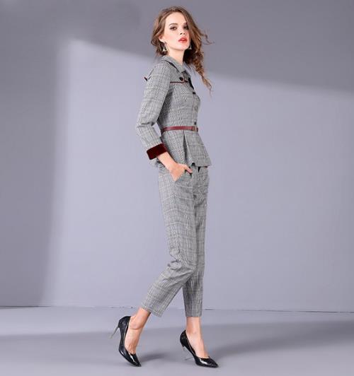 针织开衫短裙两件套搭配:青春减龄时尚两件套(图) 针织开衫短裙两件套搭配:青春减龄时尚两件套(图)