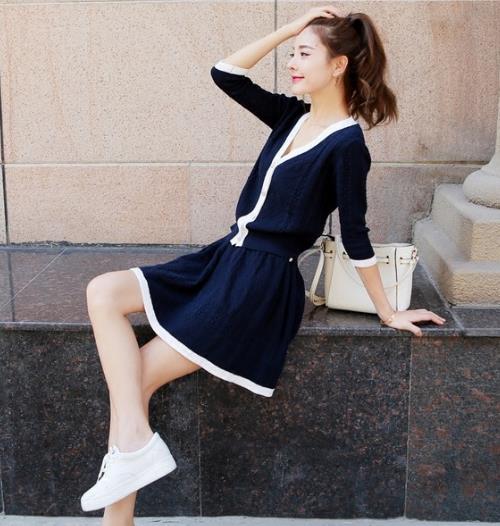 针织开衫短裙两件套搭配:青春减龄时尚两件套(图) 针织开衫短裙两件套搭配:青春减龄时尚两件套(图)