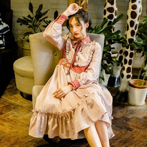 连衣裙性感的代言：撞色荷叶边蕾丝连衣裙推荐（图）