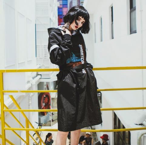 连衣裙性感的代言：撞色荷叶边蕾丝连衣裙推荐（图）