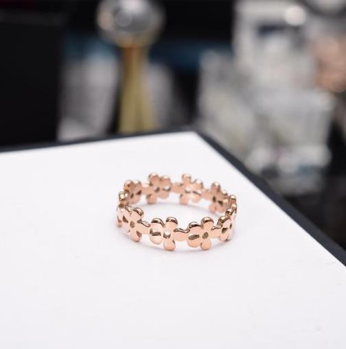 时尚气质玫瑰金戒指:百搭镂空玫瑰花戒指推荐(图) 时尚气质玫瑰金戒指:百搭镂空玫瑰花戒指推荐(图)