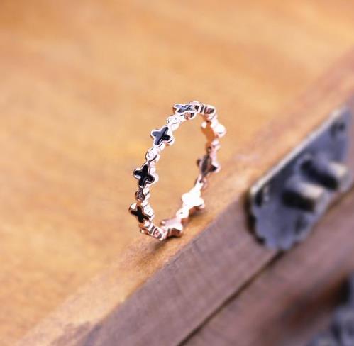 时尚气质玫瑰金戒指：百搭镂空玫瑰花戒指推荐（图）