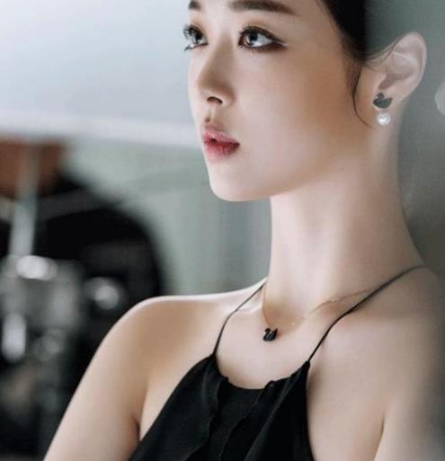 今年最流行甜美树叶流苏项链：气质减龄项链搭配