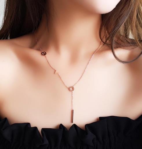 今年最流行甜美树叶流苏项链：气质减龄项链搭配