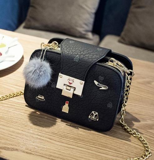 今年最流行复古小方包:优雅大方小方包搭配(图) 今年最流行复古小方包:优雅大方小方包搭配(图)