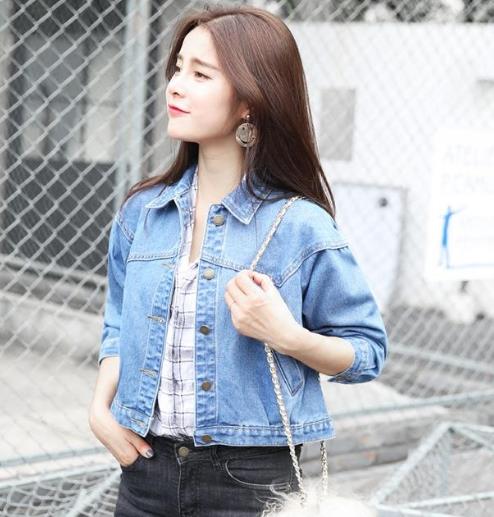秋季短款牛仔外套怎么搭配才能时髦显瘦显气质（图）