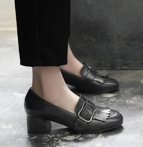 舒适又百搭的秋款小皮鞋：复古尖头小皮鞋推荐（图）