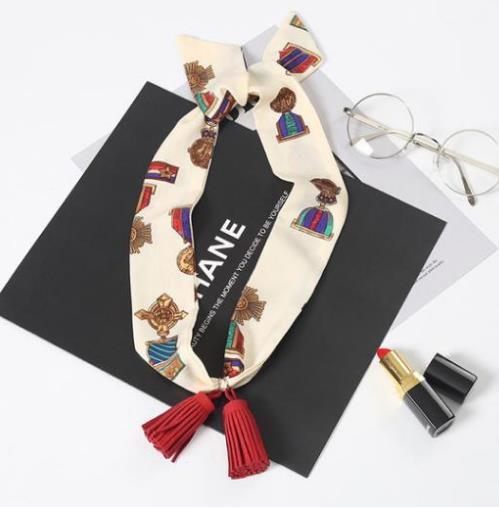 优雅女人必备的颈间丝巾：百搭丝巾彰显气质（图）