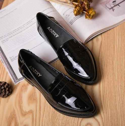 我的前半生唐晶一脚蹬小皮鞋推荐：气质十足（图）