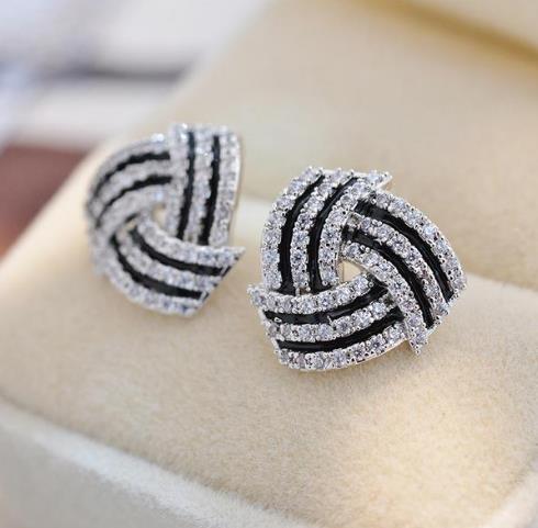 2017新款流苏水晶耳钉搭配:气质耳钉分享(图) 2017新款流苏水晶耳钉搭配:气质耳钉分享(图)