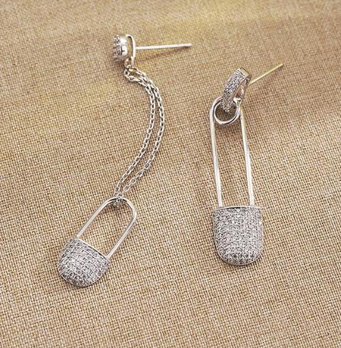 2017新款流苏水晶耳钉搭配：气质耳钉分享（图）