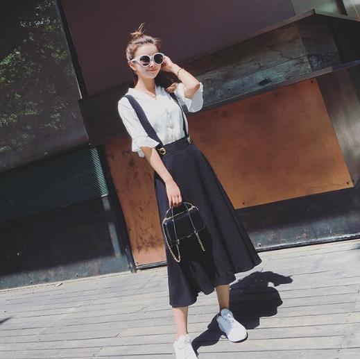 雪纺高腰背带半身裙搭配：青春减龄背带裙推荐