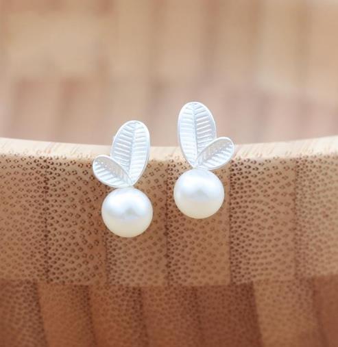 高雅时尚气质的925银耳钉：时尚吸睛耳钉搭配（图）