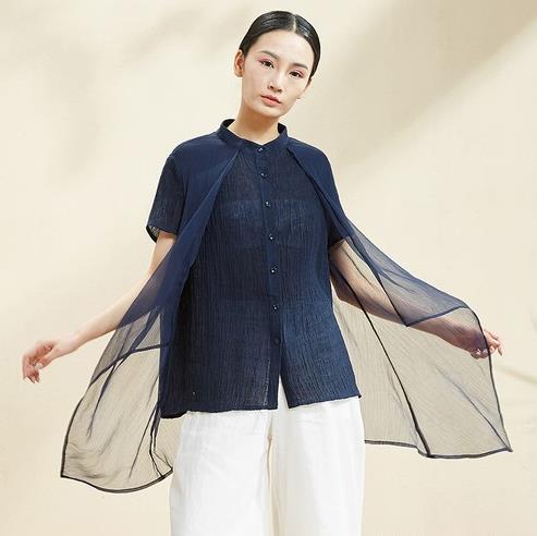 条纹圆领衬衫搭配短裙:小清新学院风衬衫推荐 条纹圆领衬衫搭配短裙:小清新学院风衬衫推荐