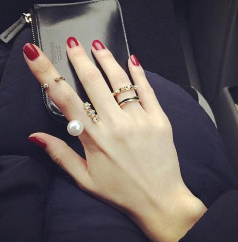 时尚女人必备简约珍珠水晶手链：时尚优雅（图）