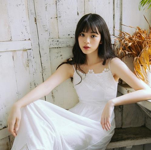 抹胸碎花高腰连衣裙搭配:成熟性感连衣裙分享 抹胸碎花高腰连衣裙搭配:成熟性感连衣裙分享