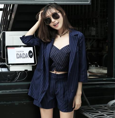 有范儿又百搭的新款竖条纹中袖三件套分享(图) 有范儿又百搭的新款竖条纹中袖三件套分享(图)
