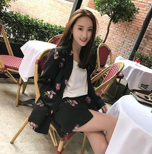 有范儿又百搭的新款竖条纹中袖三件套分享(图) 有范儿又百搭的新款竖条纹中袖三件套分享(图)