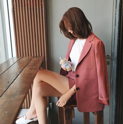 有范儿又百搭的新款竖条纹中袖三件套分享（图）