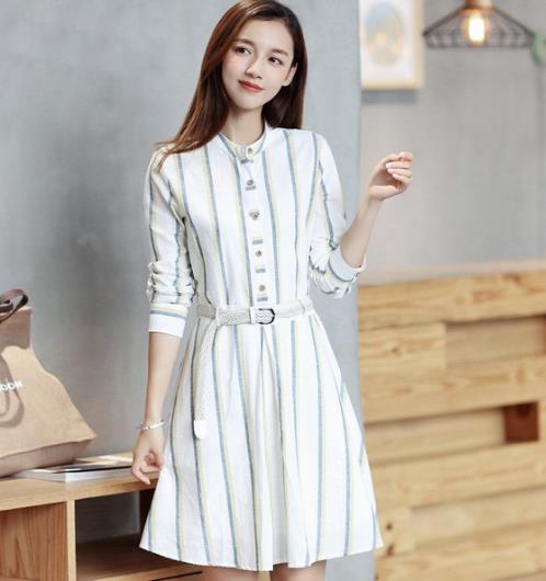 修身开叉连衣裙怎么搭配才能彰显成熟范儿（图）