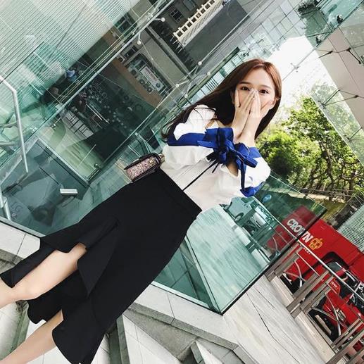 高腰荷叶边包臀裙搭配高跟鞋：包臀裙性感又迷人