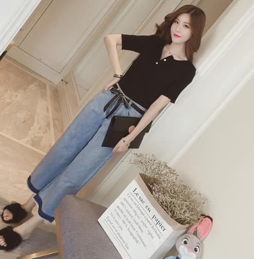 秋季怎么能少一条牛仔裤呢：时尚毛边牛仔裤搭配