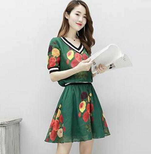 韩版通勤宽松蕾丝衫搭配半身裙：时髦显气质（图）