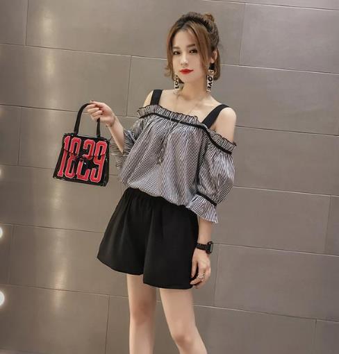 韩版通勤宽松蕾丝衫搭配半身裙：时髦显气质（图）
