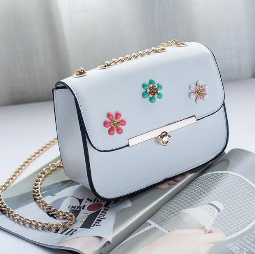 秋季必备的几款小方包：6款小方包打造潮流范儿